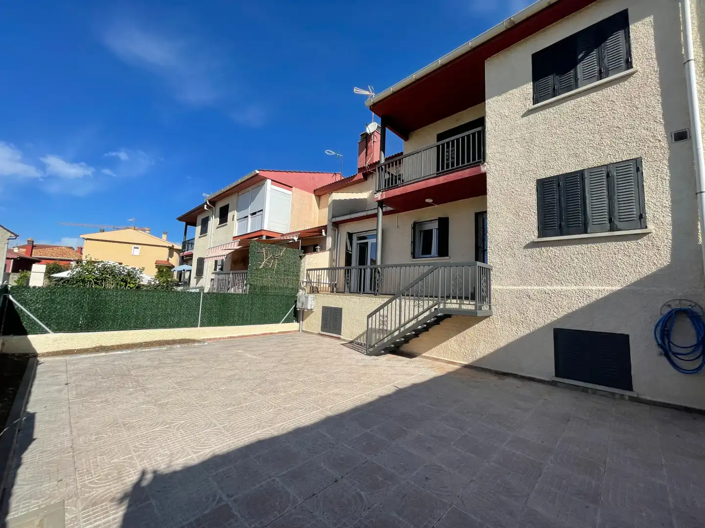 Vista exterior de Casa o chalet de alquiler en San Agustín del Guadalix con Aire acondicionado, Calefacción y Jardín privado