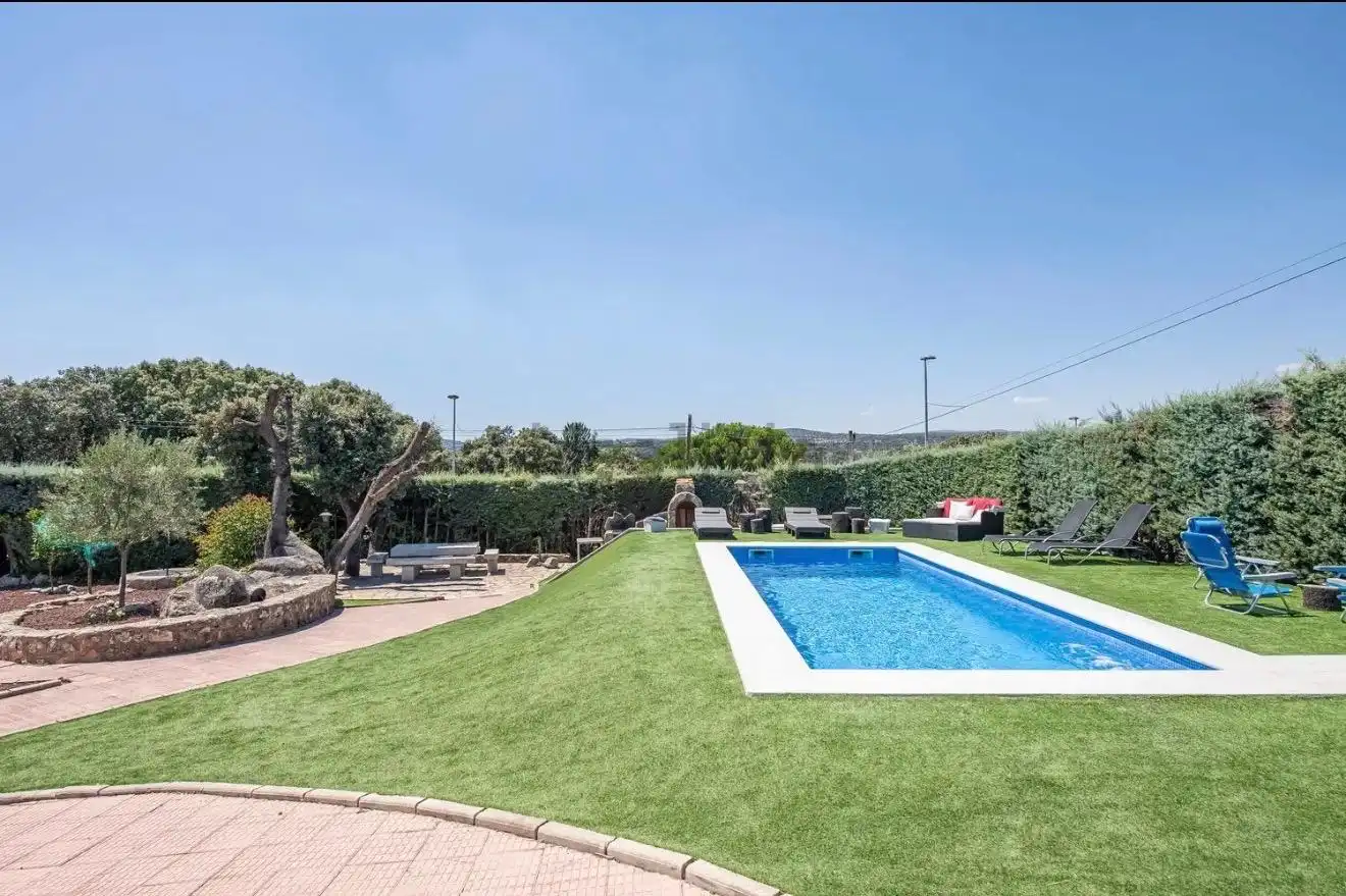 Swimming pool of Houses for sale in Valdemorillo  with Air Conditioner, Heating and Private garden