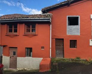 Vista exterior de Casa o xalet en venda en Langreo amb Piscina