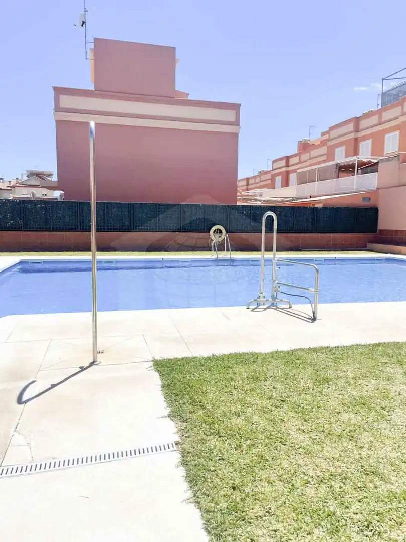 Piscina de Casa o xalet en venda en Vélez-Málaga amb Aire condicionat, Calefacció i Jardí privat
