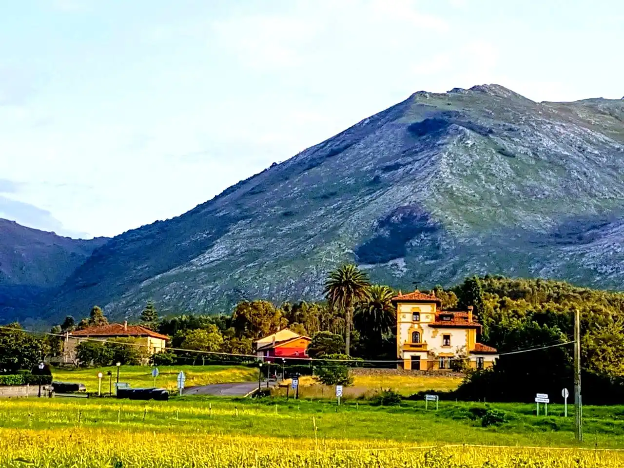 Vista exterior de Finca rústica en venda en Caravia amb Calefacció, Jardí privat i Terrassa