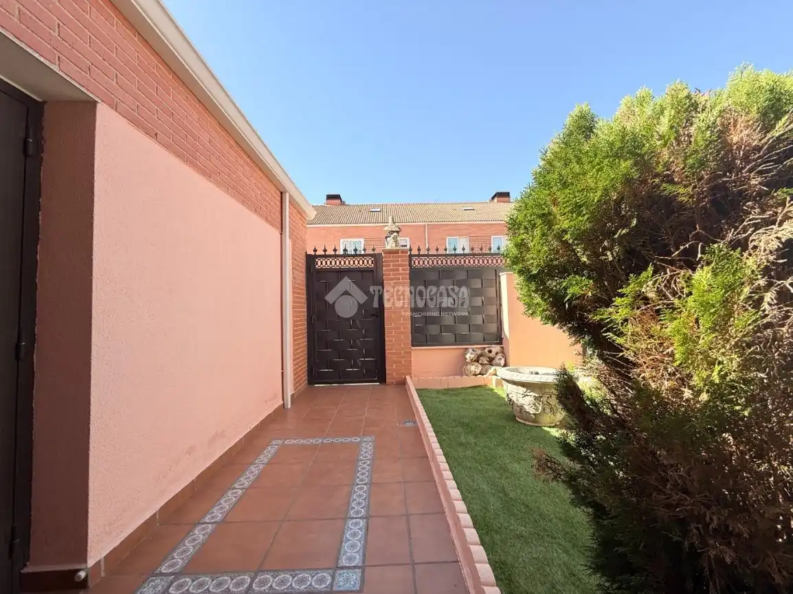 Semi-detached house for sale in Alovera, imagen 2