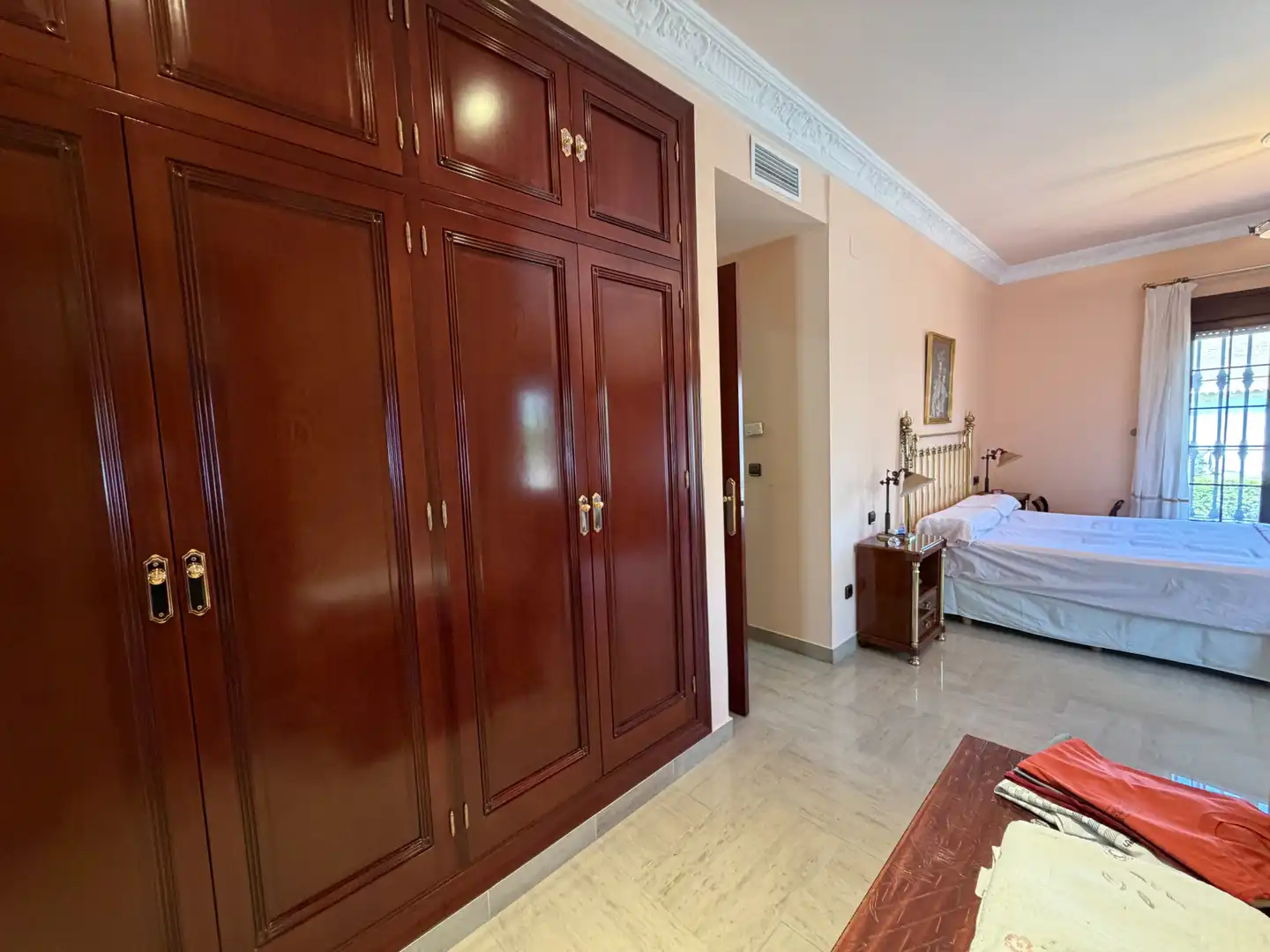 Dormitori de Casa o xalet en venda en Bormujos amb Aire condicionat, Jardí privat i Terrassa
