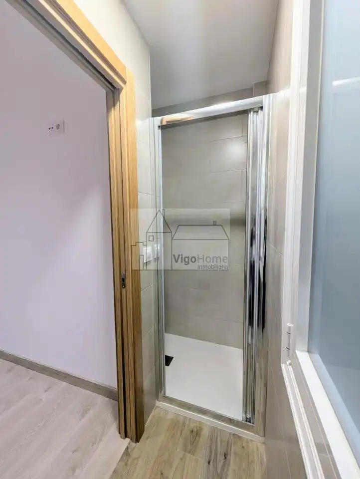 Baño de Piso de alquiler en Vigo  con Calefacción, Terraza y Amueblado