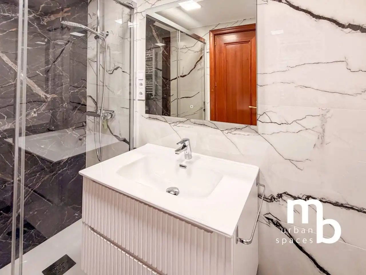 Bathroom of Flat for rent in Fuencarral - El Pardo