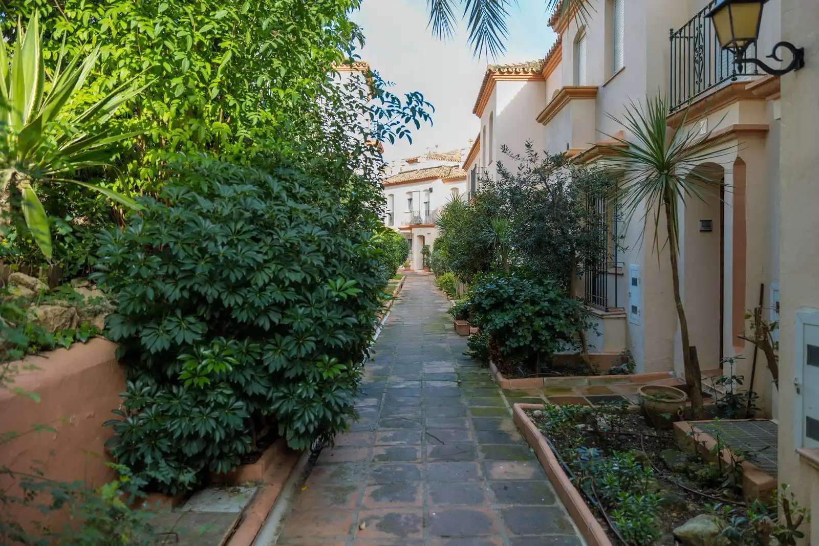 Vista exterior de Casa o chalet en venta en Estepona con Aire acondicionado, Terraza y Piscina comunitaria
