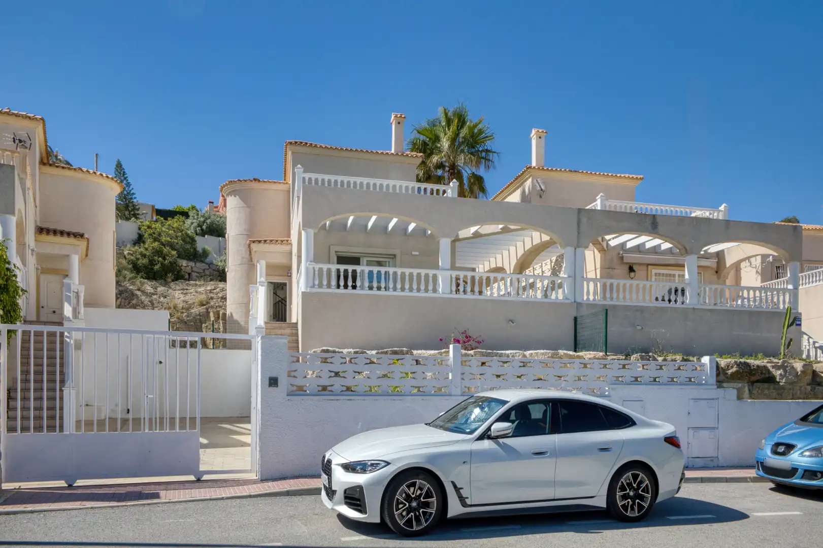 Vista exterior de Casa o xalet en venda en El Campello amb Aire condicionat, Calefacció i Jardí privat