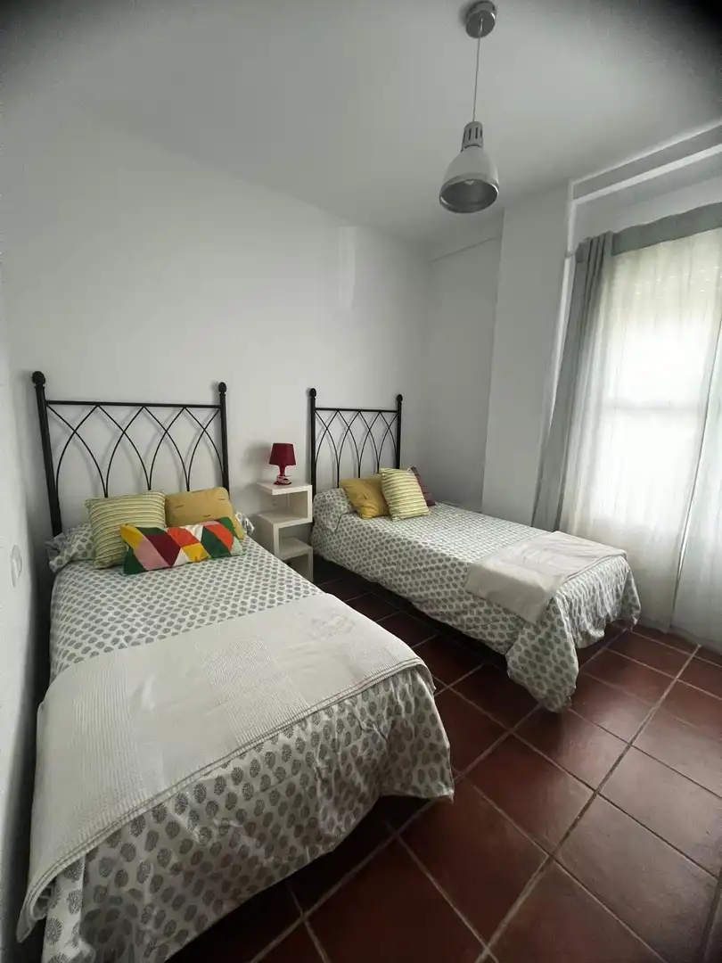 Dormitori de Casa o xalet en venda en Los Barrios amb Aire condicionat, Jardí privat i Terrassa