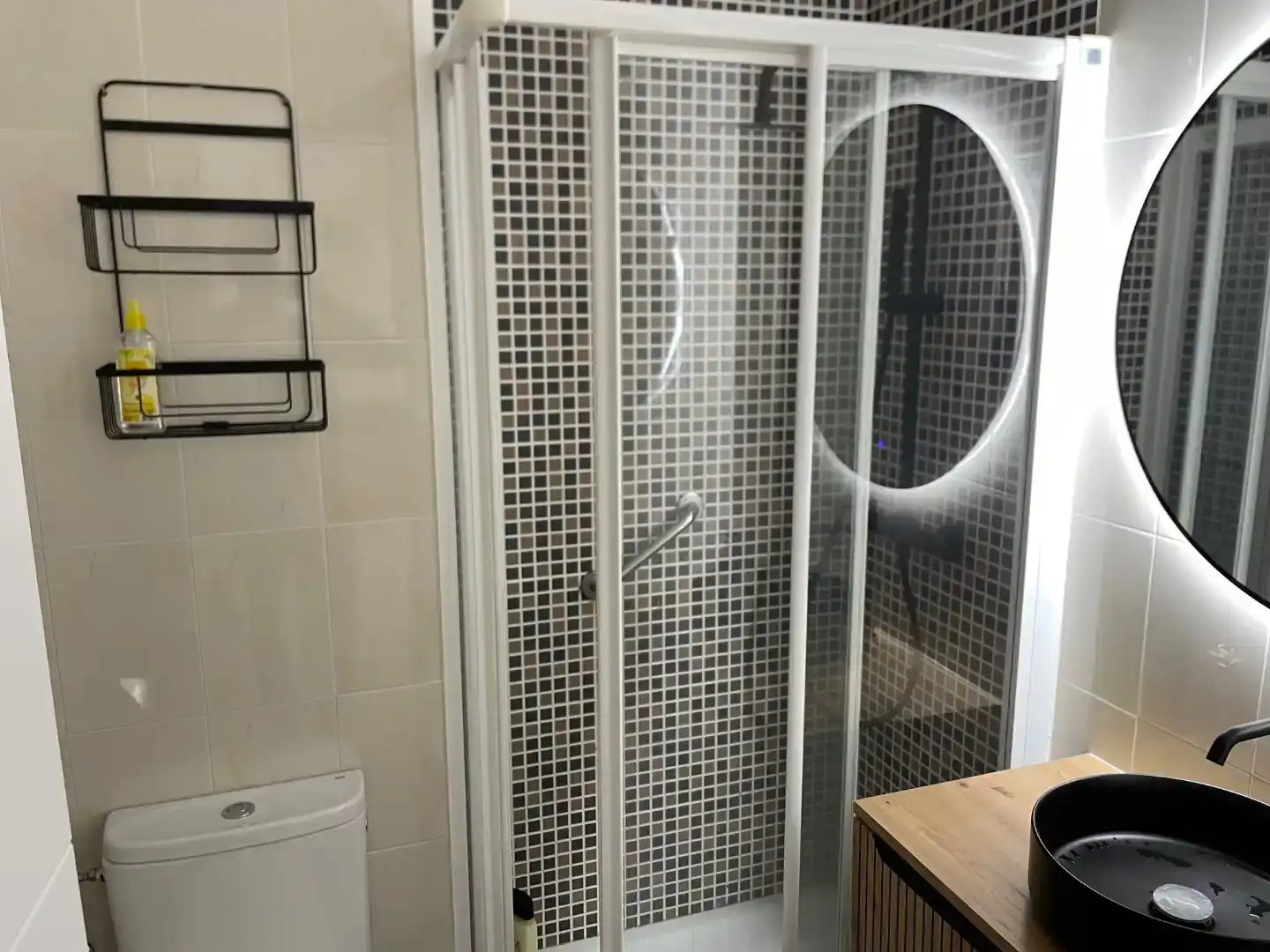 Badezimmer von Dachboden zur Miete in Sanxenxo mit Möbliert