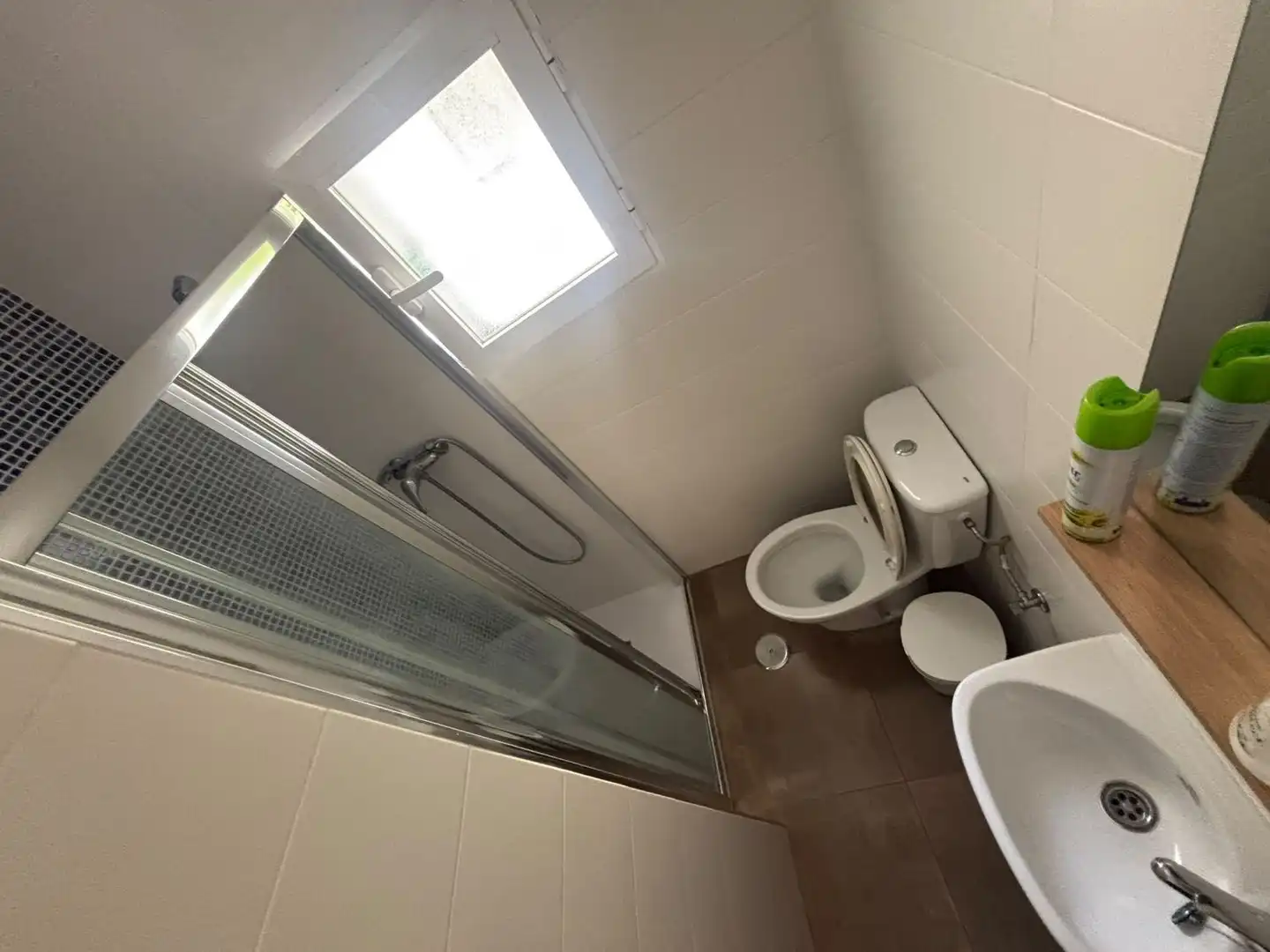 Bany de Pis de lloguer en Jaén amb Aire condicionat, Moblat i Balcó