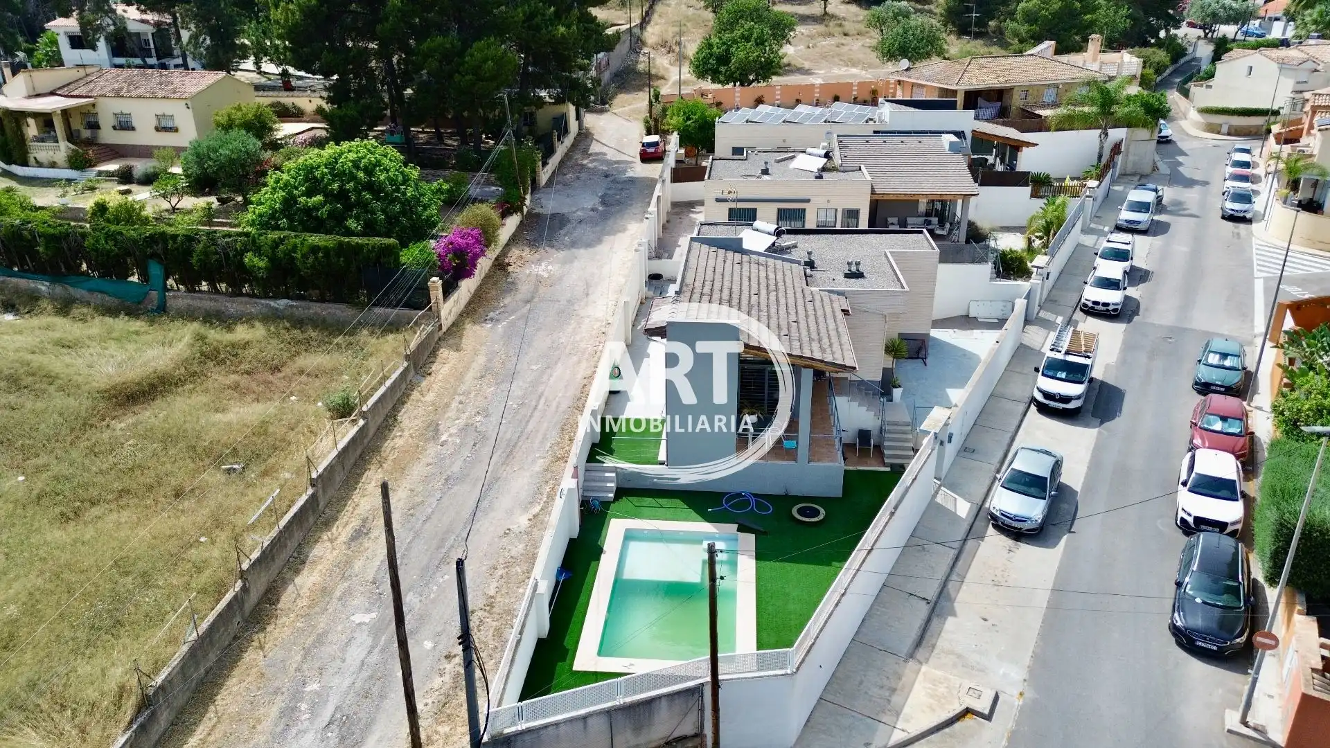 Vista exterior de Casa o xalet en venda en La Pobla de Vallbona amb Aire condicionat, Calefacció i Jardí privat