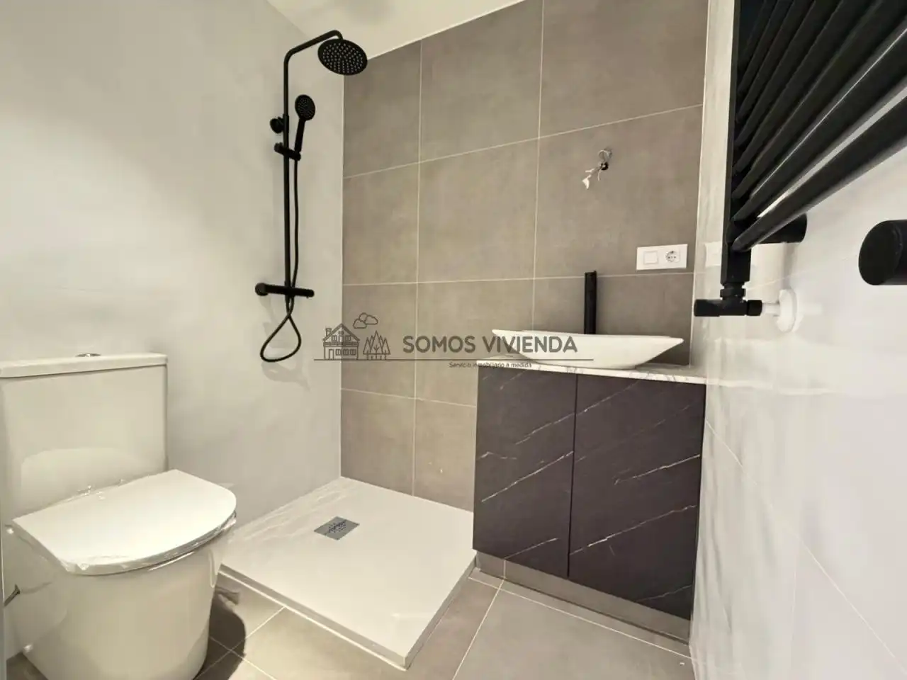Bathroom of Flat for sale in Ourense Capital   with Heating, Storage room and Balcony
