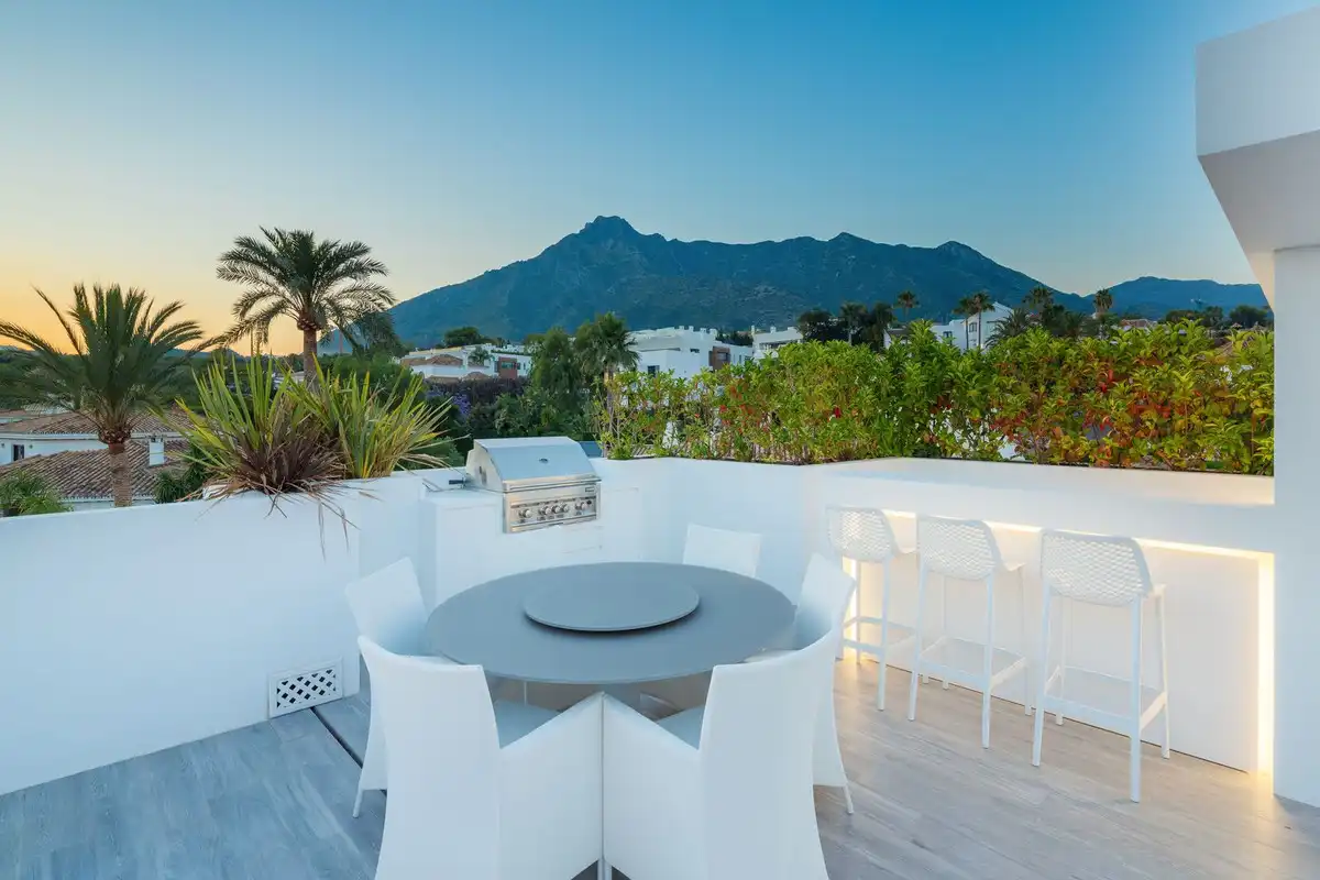 Terrassa de Casa o xalet en venda en Marbella amb Jardí privat, Terrassa i Piscina