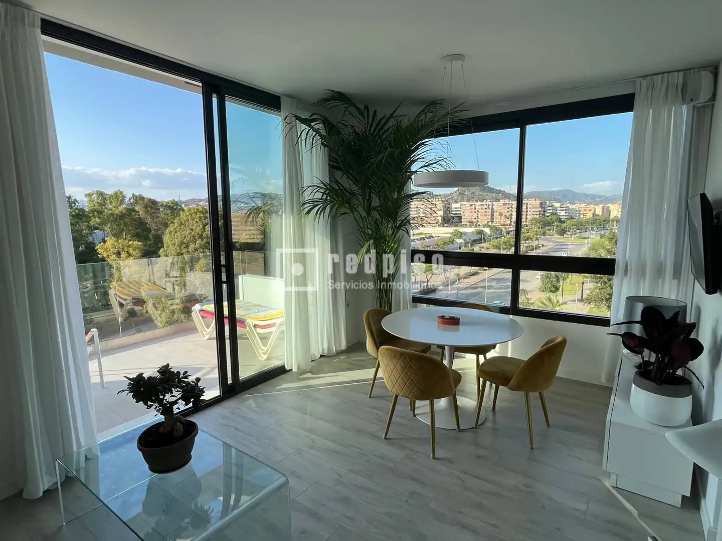 Schlafzimmer von Dachboden zur Miete in Málaga mit Klimaanlage, Privatgarten und Terrasse