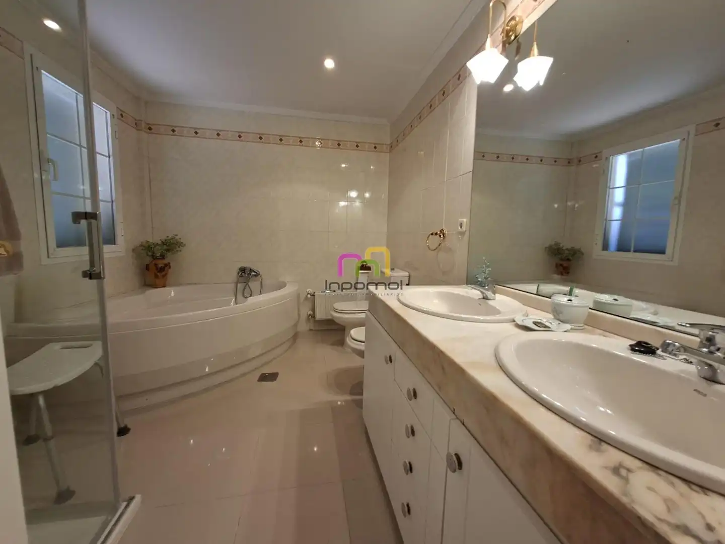 Baño de Casa o chalet en venta en Badajoz con Aire acondicionado, Calefacción y Jardín privado