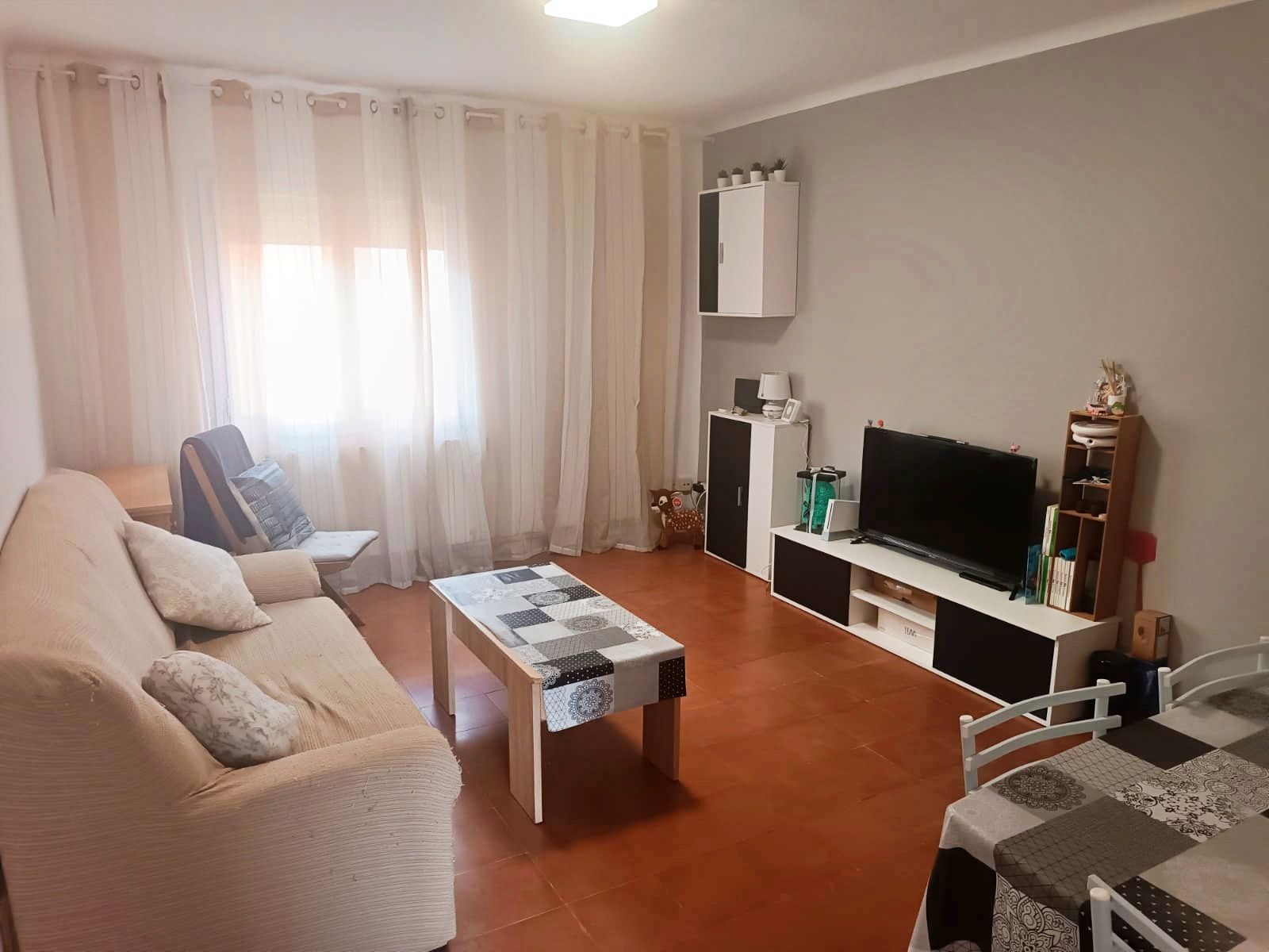 Sala d'estar de Pis en venda en Berga amb Calefacció i Balcó