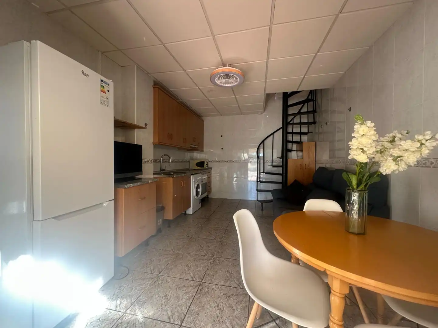 Küche von Wohnung zum Verkauf in Cartagena mit Klimaanlage, Privatgarten und Möbliert