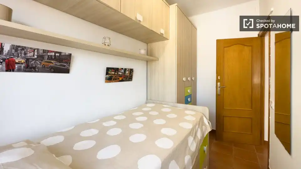 Habitación de Piso para compartir en L'Hospitalet de Llobregat con Aire acondicionado, Calefacción y Amueblado
