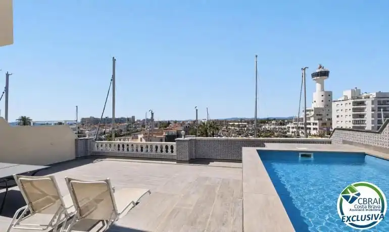 Piscina de Apartamento en venta en Empuriabrava con Aire acondicionado, Trastero y Piscina