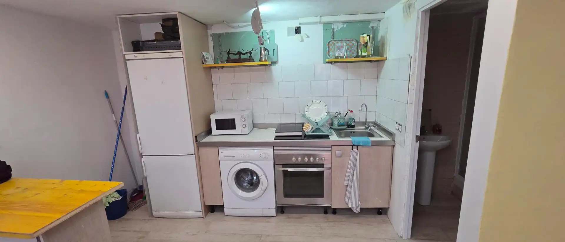 Cocina de Local en venta en Valencia con Aire acondicionado