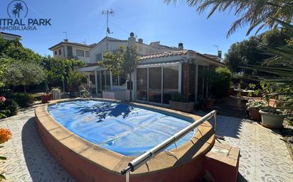 Piscina de Casa o xalet en venda en Cambrils amb Aire condicionat, Calefacció i Jardí privat
