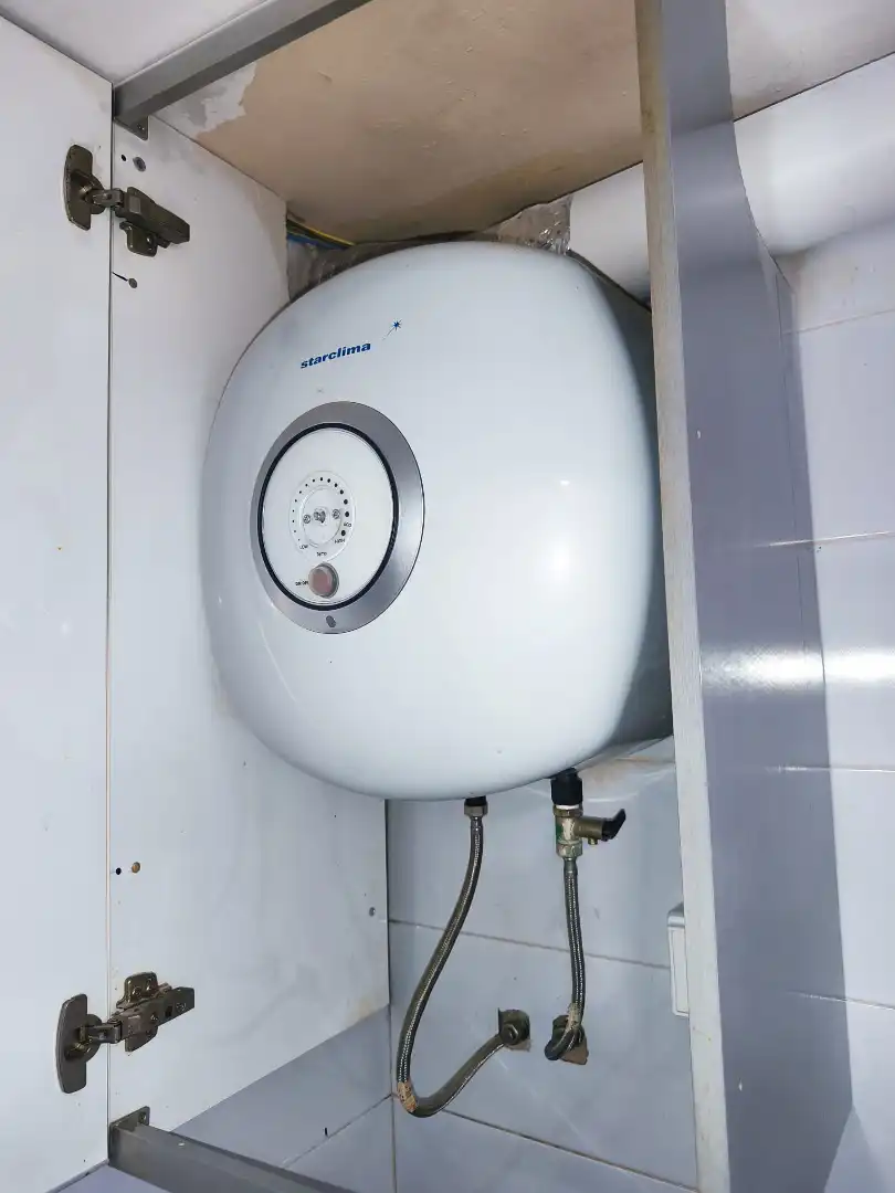 Bathroom of Flat for rent in Getafe  with Air Conditioner, Heating and Washing machine