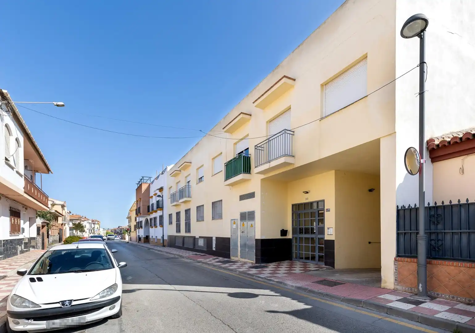 Vista exterior de Piso en venta en Cúllar Vega con Trastero