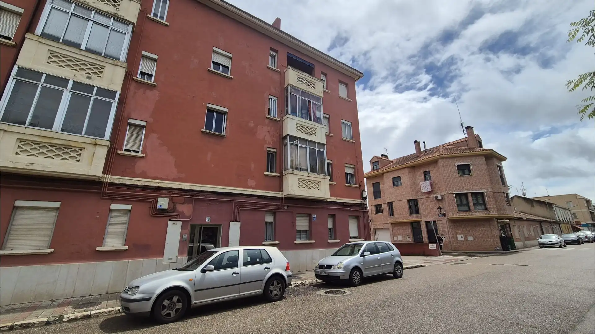Vista exterior de Piso en venta en Venta de Baños con Calefacción y Amueblado
