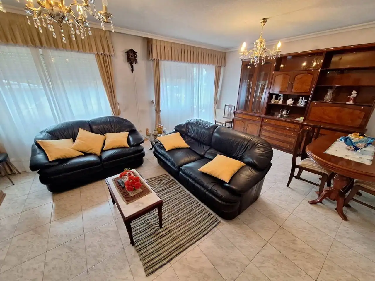 Sala d'estar de Casa adosada en venda en Fuenlabrada amb Calefacció i Jardí privat