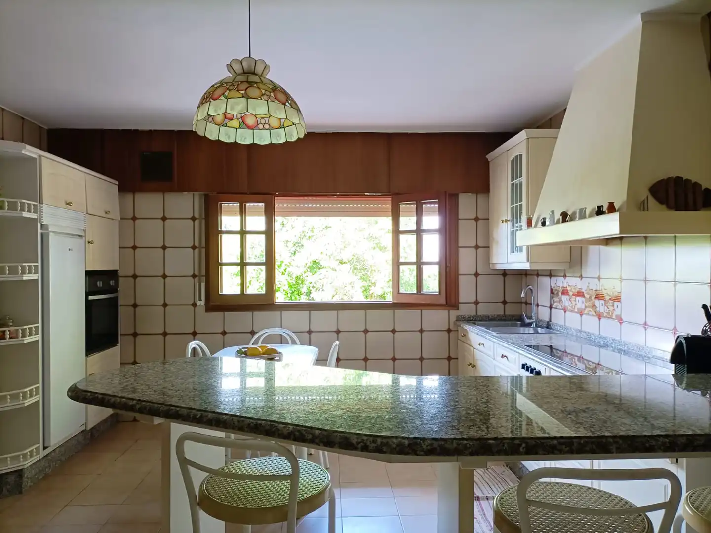Cocina de Casa o chalet de alquiler en A Guarda   con Calefacción, Jardín privado y Parquet