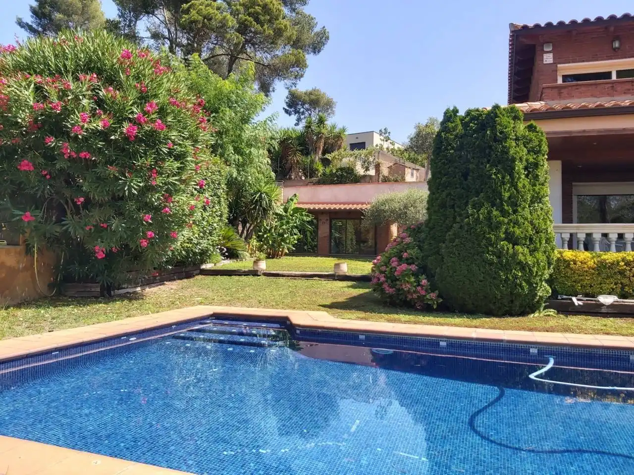 Piscina de Casa o xalet de lloguer en Sant Cugat del Vallès amb Aire condicionat, Calefacció i Jardí privat