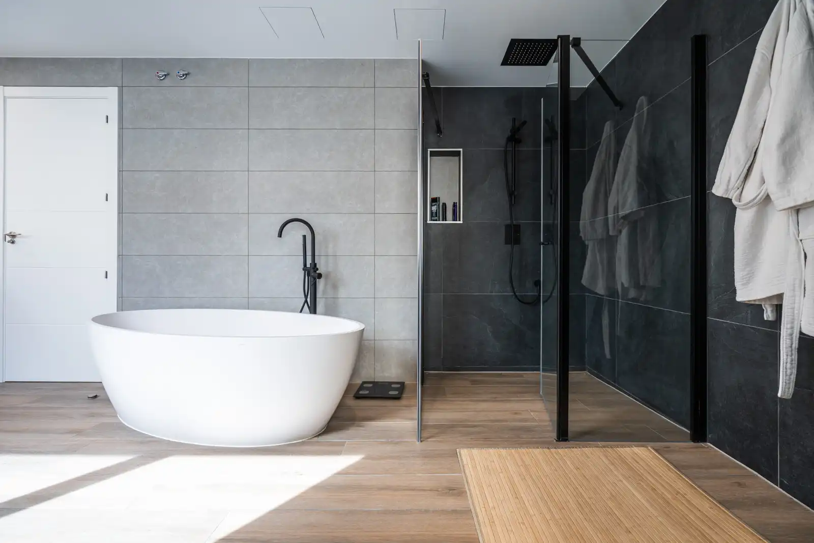 Bathroom of Houses for sale in Villanueva de la Cañada  with Air Conditioner, Heating and Private garden