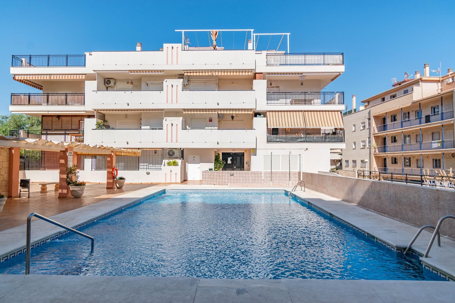 Piscina de Piso en venta en Gualchos con Aire acondicionado y Piscina comunitaria