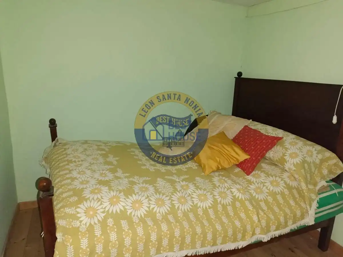 Habitación de Finca rústica en venta en León Capital  con Calefacción y Parquet