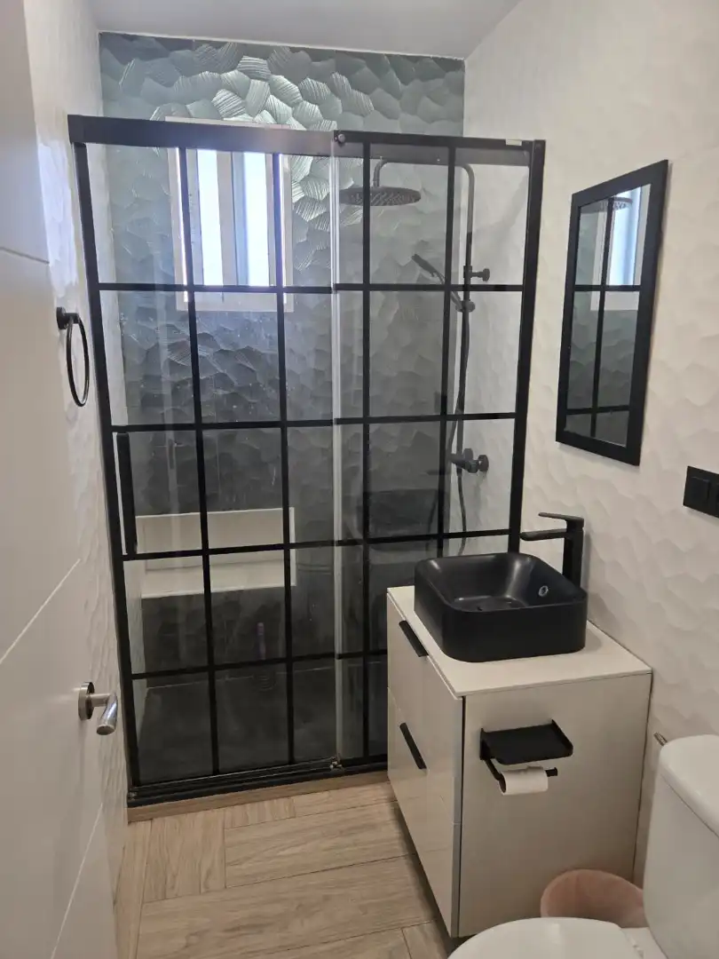 Bathroom of Flat for rent in Sevilla  with Air Conditioner, Terrace and Furnished