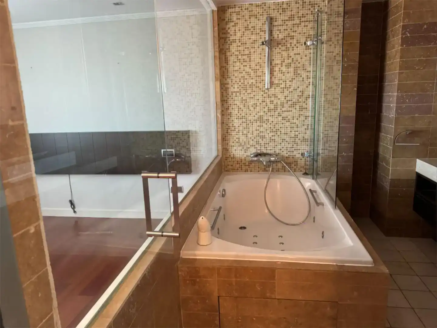 Baño de Piso de alquiler en Madrid con Aire acondicionado, Jardín privado y Parquet