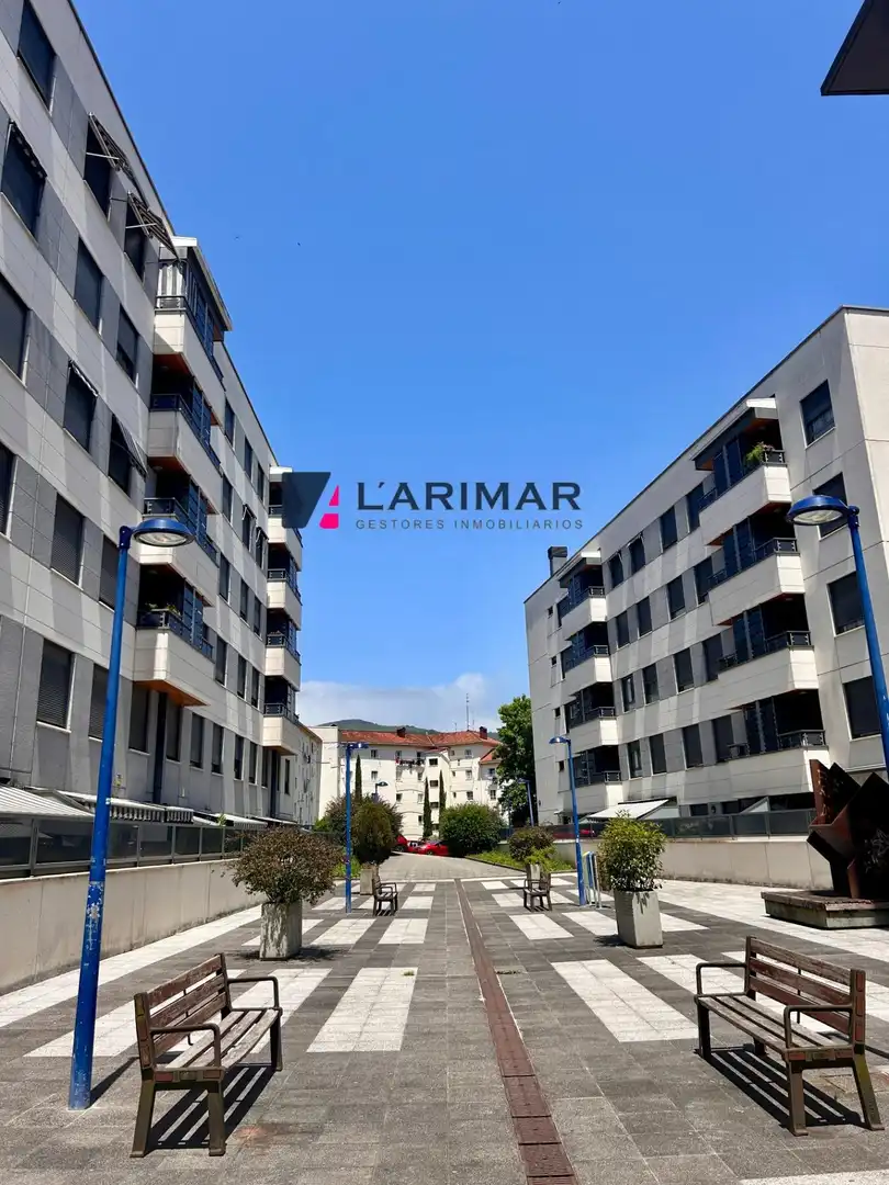Vista exterior de Dúplex en venda en Errenteria amb Calefacció, Terrassa i Traster