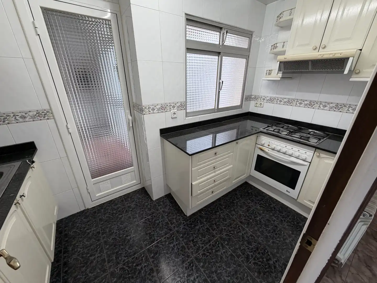 Piso con terraza en venta en Avinguda del Maresme 451, imagen 17