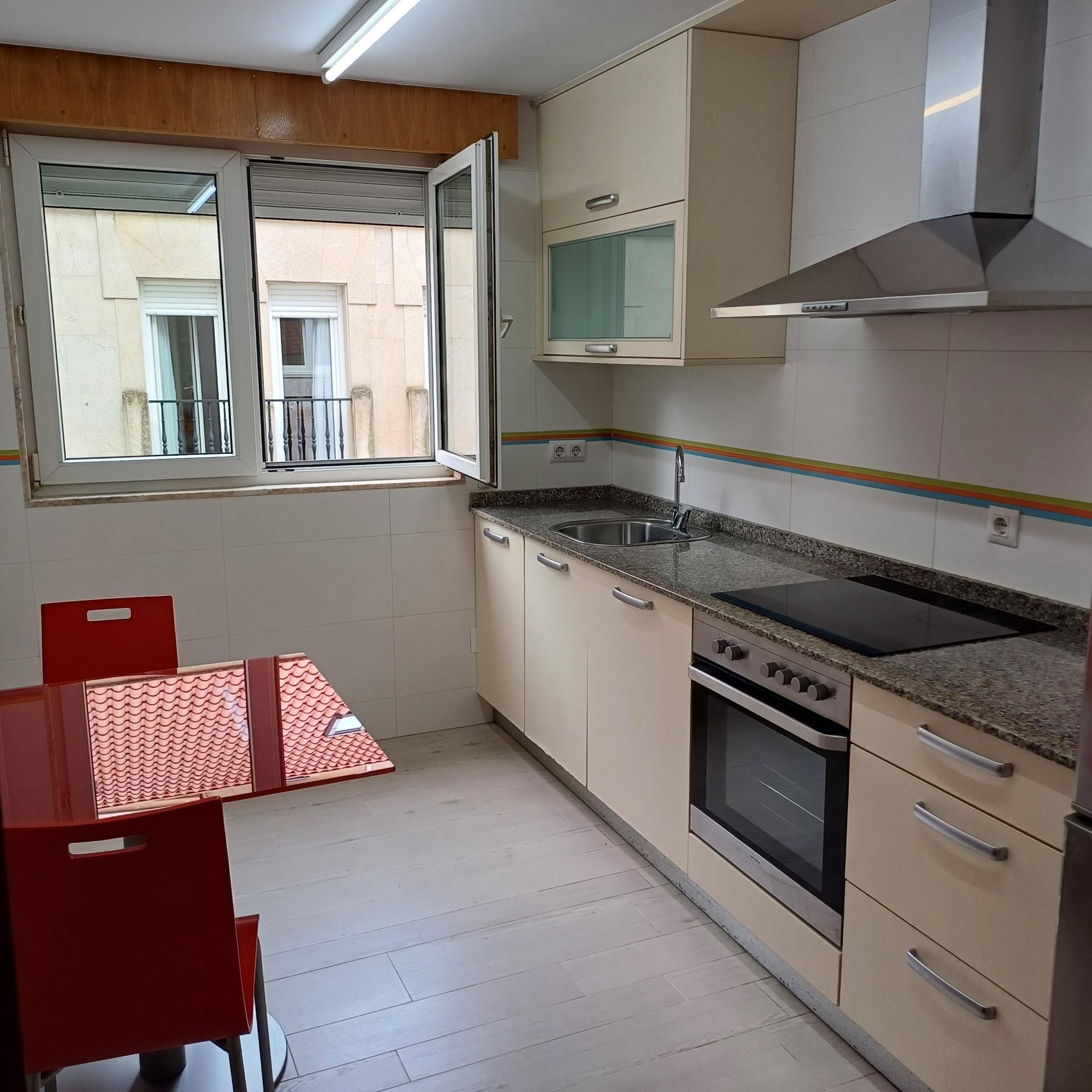 Kitchen of Flat to rent in Santiago de Compostela   with Heating