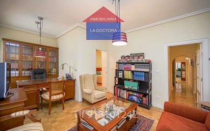 Living room of Flat for sale in  Madrid Capital  with Air Conditioner