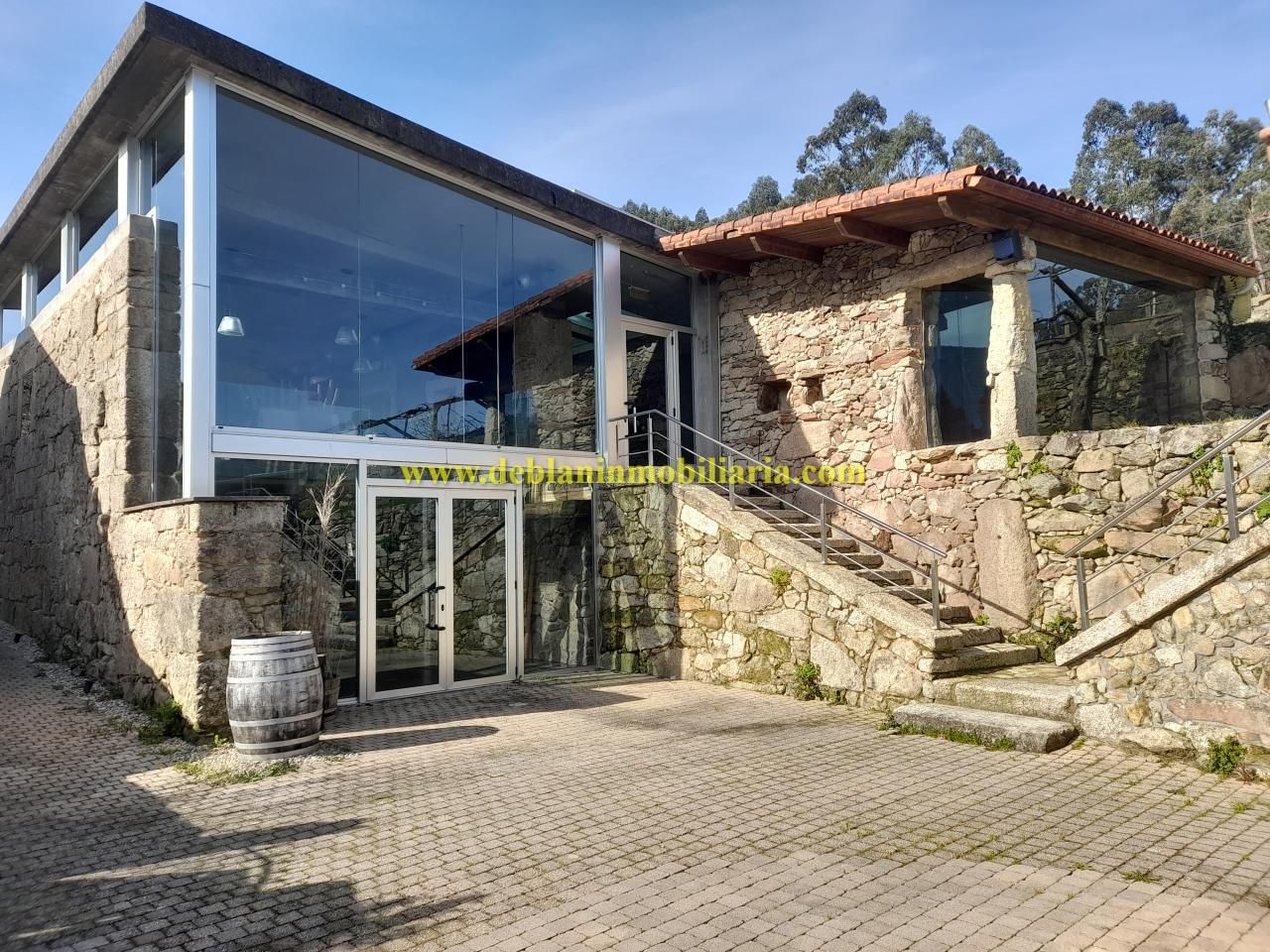 Premises for rent in Tui  with Air Conditioner and Furnished