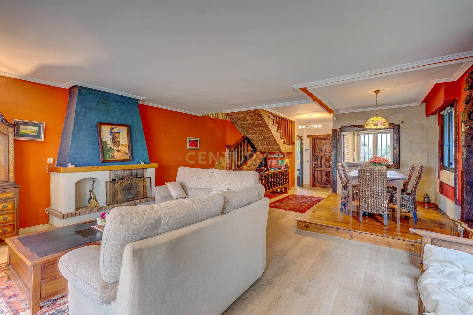 Wohnzimmer von Einfamilien-Reihenhaus zum Verkauf in Anguciana mit Privatgarten, Abstellraum und Schwimmbad