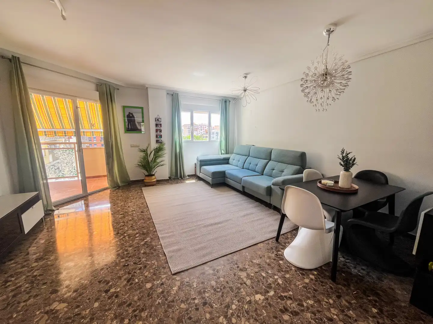 Living room of Flat for sale in Valencia  with Air Conditioner, Terrace and Swimming Pool