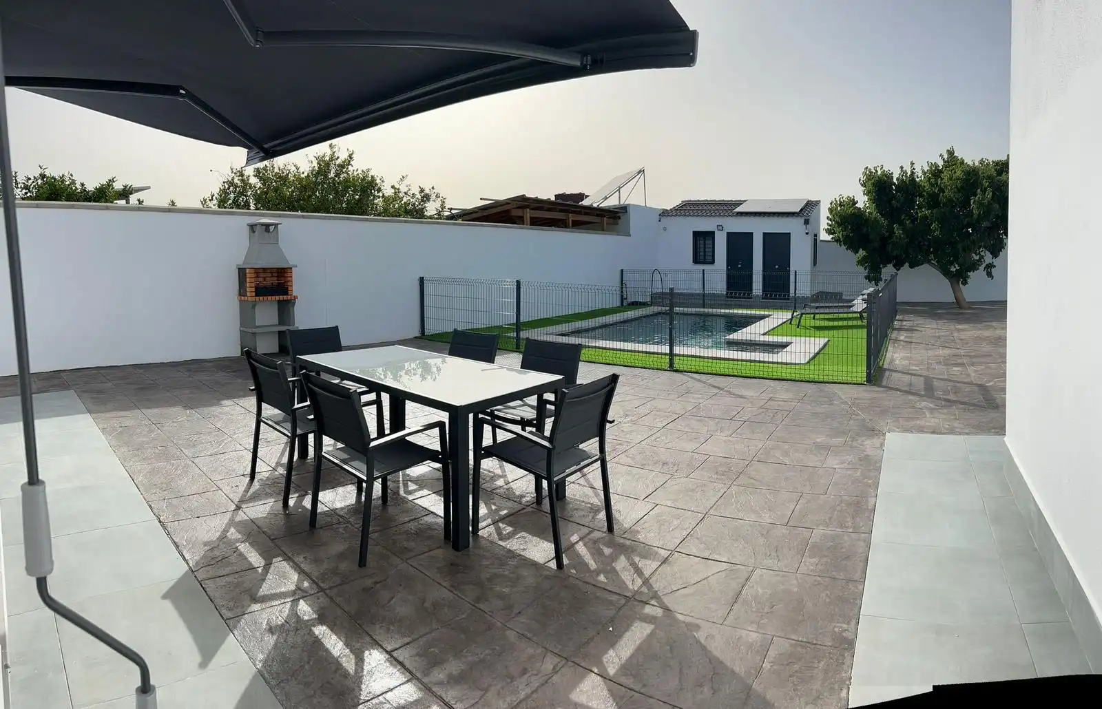 Terrassa de Casa o xalet en venda en Chiclana de la Frontera amb Calefacció, Jardí privat i Traster
