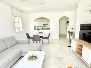 Living room of Flat for sale in Estepona  with Terrace, Furnished and Oven