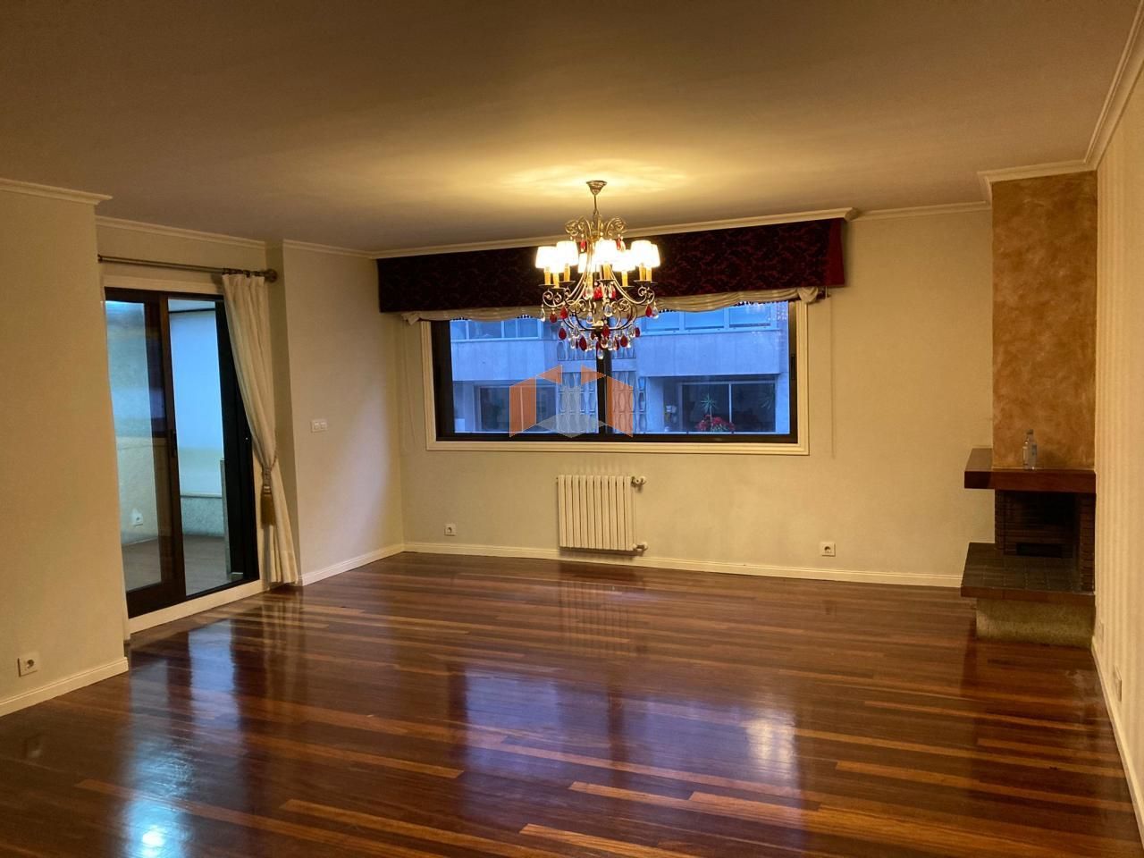 Menjador de Pis de lloguer en Vigo  amb Calefacció, Parquet i Terrassa