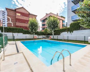 Piscina de Pis de lloguer en  Madrid Capital amb Calefacció, Parquet i Terrassa