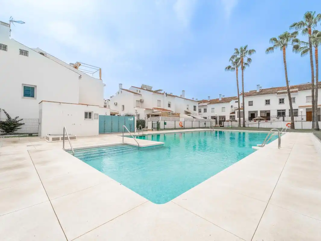 Schwimmbecken von Maisonette zum Verkauf in Málaga mit Klimaanlage, Heizung und Privatgarten