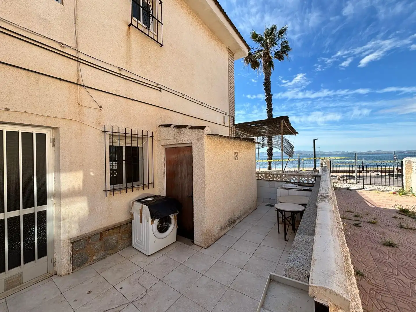 Außenansicht von Einfamilien-Reihenhaus zum Verkauf in Los Alcázares mit Klimaanlage und Privatgarten
