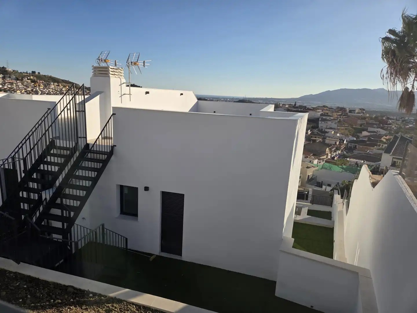 Vista exterior de Casa o xalet en venda en Málaga amb Aire condicionat, Terrassa i Piscina